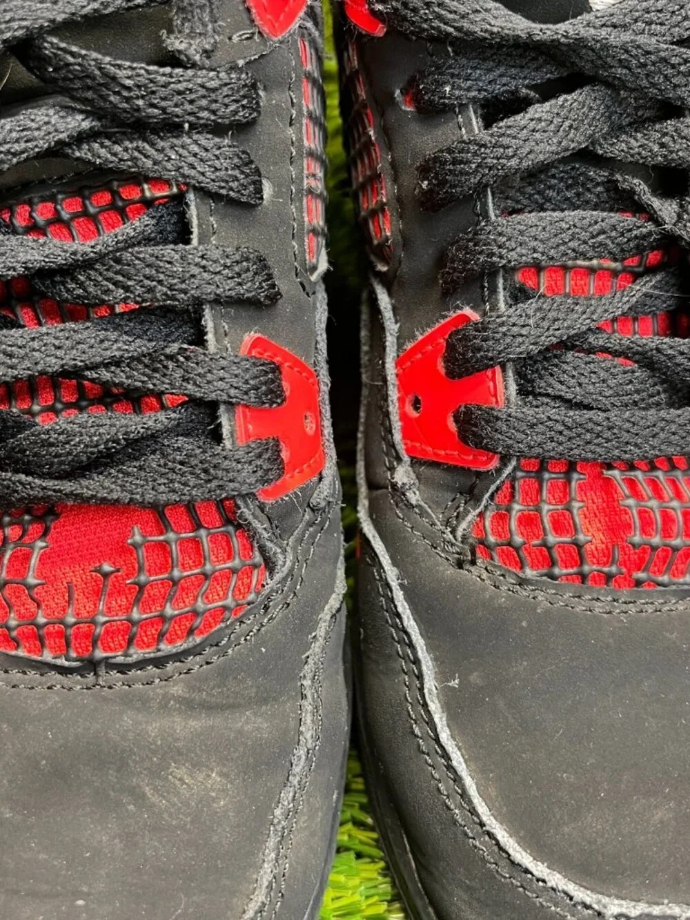 Nike Air Jordan 4 Retro Boys Size 3Y Black Red Athletic Leather Shoes Sneakers